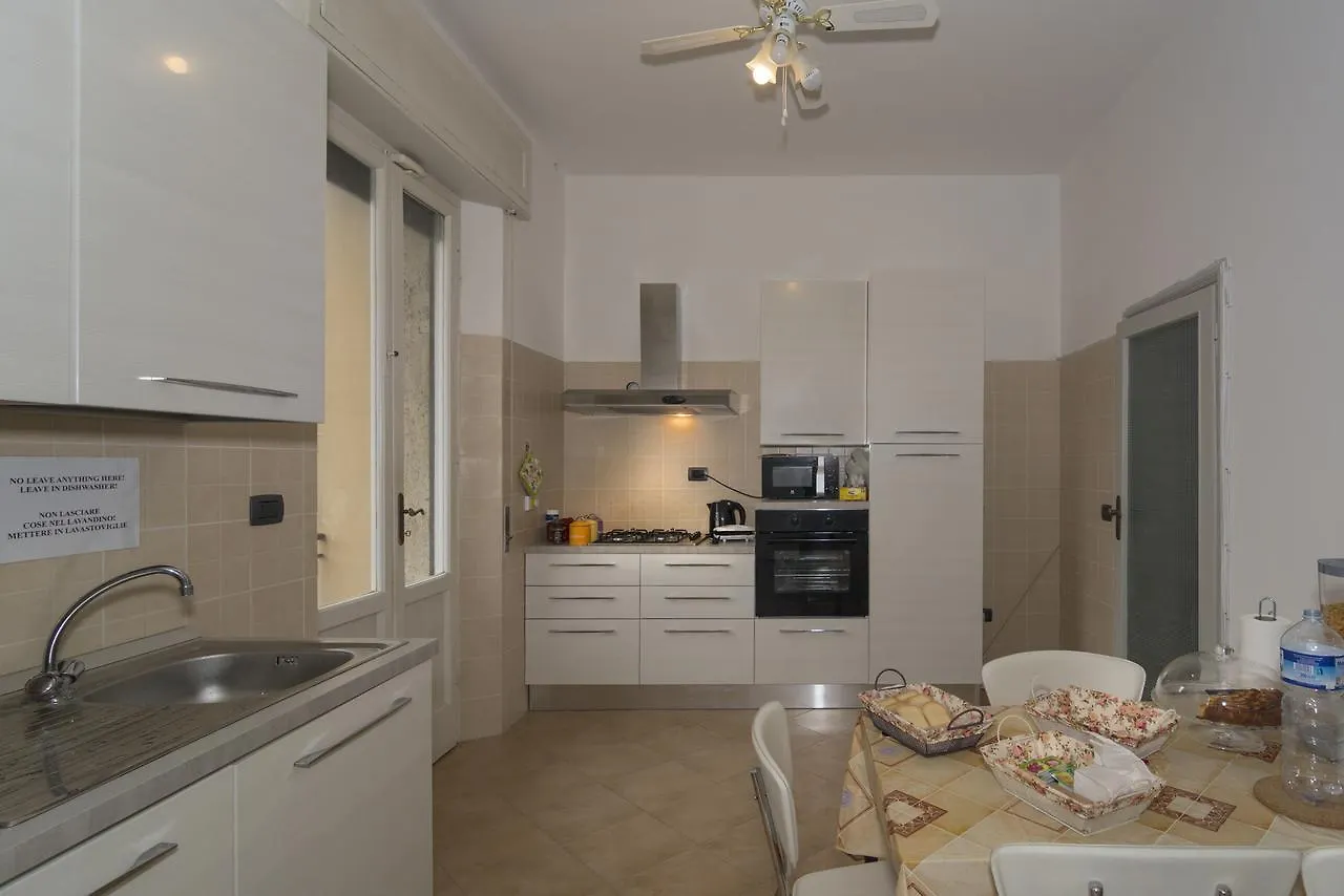 Bed & Breakfast Holiday Pisa Gare Italy