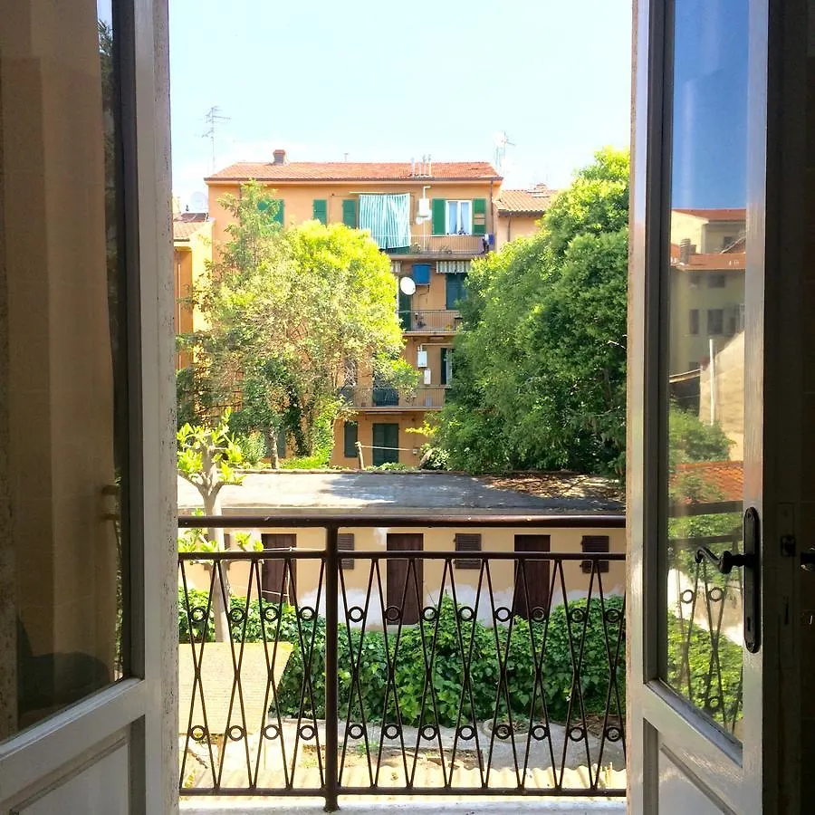 Holiday Pisa Gare Bed & Breakfast
