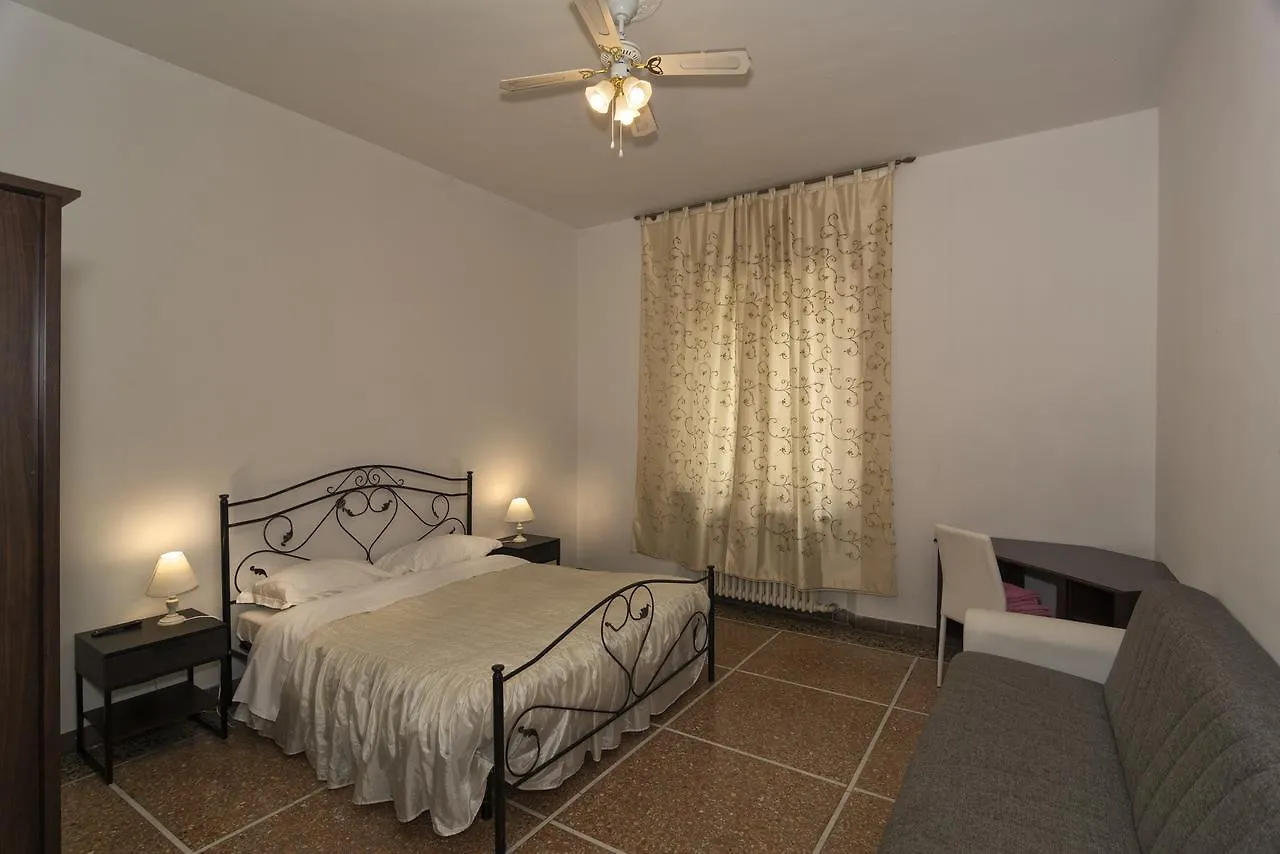 Bed & Breakfast Holiday Pisa Gare Italien